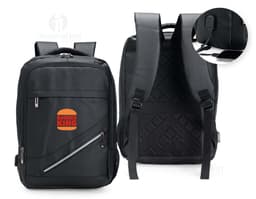 Mochila Couro Sintético 18 Litros em cor marrom escuro, possui alças ajustáveis e fecho com zíper. Ideal para uso diário ou