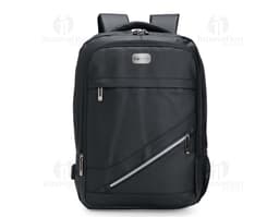 Mochila Couro Sintético 18 Litros em cor marrom escuro, possui alças ajustáveis e fecho com zíper. Ideal para uso diário ou