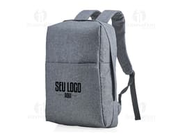 Mochila de poliéster preta com design vintage, possui bloqueador RFID para proteção de seus pertences pessoais. Ideal para