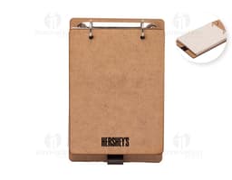 Bloco de anotações ecológico feito de papel reciclado com capa de couro castanho, vintage e antiga. Textura grunge e