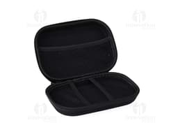 Astuccio in nylon nero con zip e manico, ideale per riporre materiali scolastici o da ufficio.