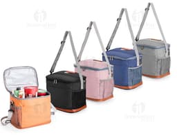 Bolsa térmica de 11 litros em cor vermelha, com alça ajustável e fecho de velcro. Ideal para transporte de alimentos e