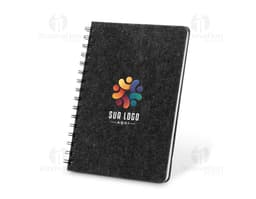 Cuaderno A5 de tapa en fieltro en color azul oscuro.