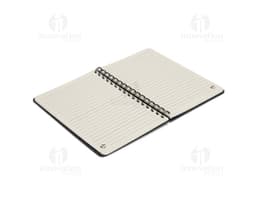 Cuaderno A5 de tapa en fieltro en color azul oscuro.
