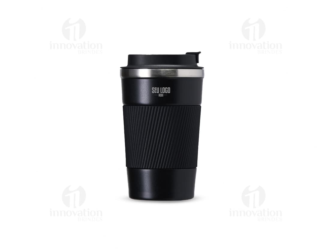 Copo térmico de 350ml em metal cromado, com tampa e parede dupla para manter a temperatura da bebida por mais tempo. Design