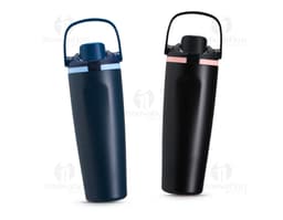 Garrafa térmica de 850ml em material plástico com design metálico, tampa prateada e corpo transparente. Ideal para armazenar