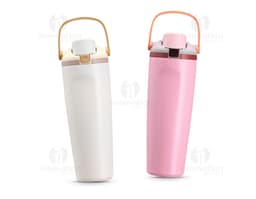 Garrafa térmica de 850ml em material plástico com design metálico, tampa prateada e corpo transparente. Ideal para armazenar