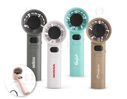 Mini ventilador recarregável em metal prateado com botões de controlo e design moderno. Funciona por meio de um mecanismo