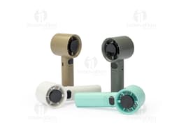 Mini ventilador recarregável em metal prateado com botões de controlo e design moderno. Funciona por meio de um mecanismo