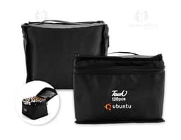 Kit de canetas marcadoras 120 cores em um estojo de couro preto, ideal para viagens e negócios. O acessório possui alça para