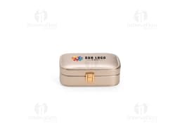 Porta joias com espelho em metal prateado, com design elegante e fechadura de segurança.