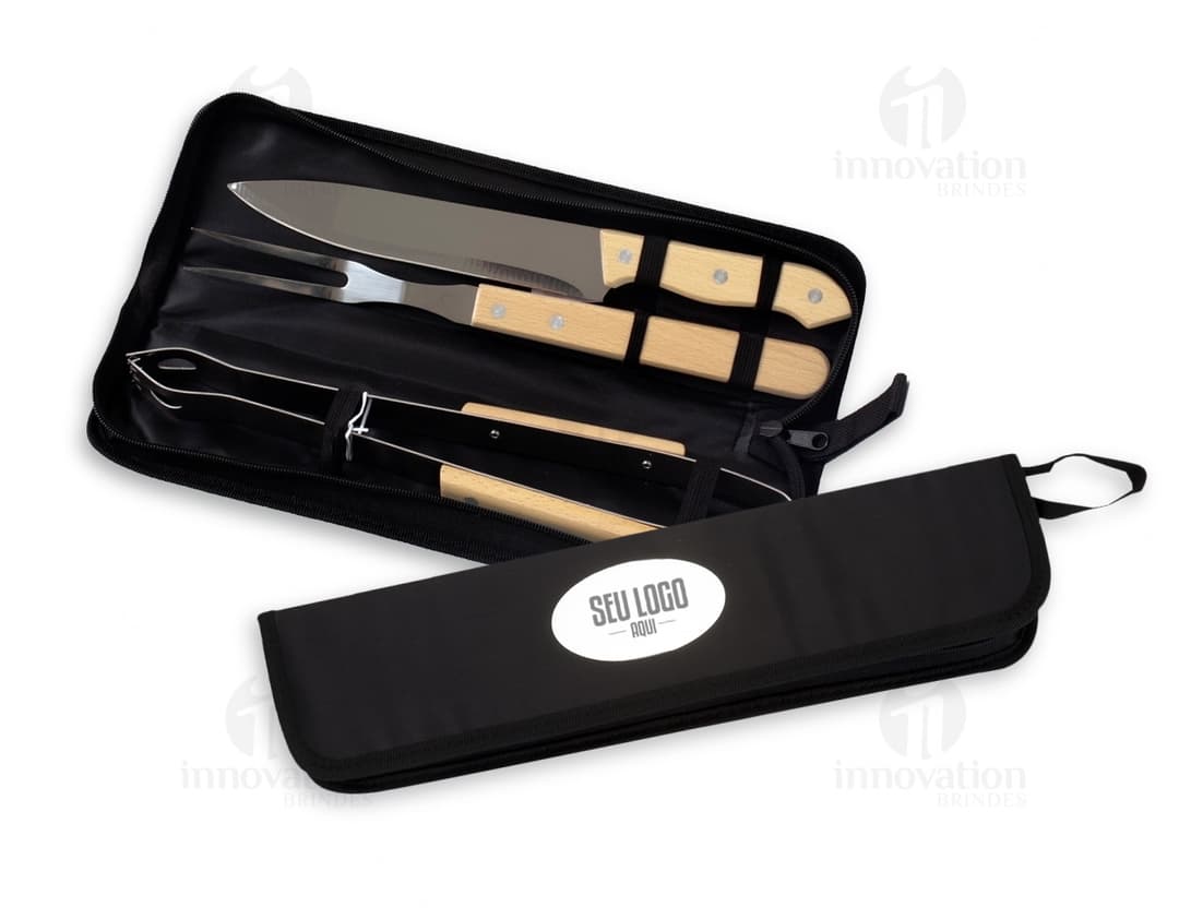 Kit churrasco 3 peças em aço inoxidável, composto por garfo, faca e espátula. Perfeito para preparar deliciosas refeições ao