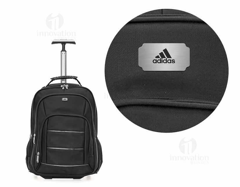 Kit com 6 porta copos em tons de azul e branco, feitos de material resistente. Cada porta copo possui um desenho de conchas e estrelas do mar.