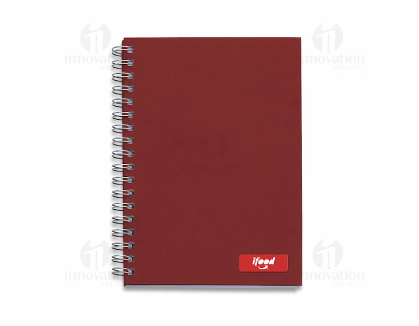 Caderno com capa kraft e espiral.