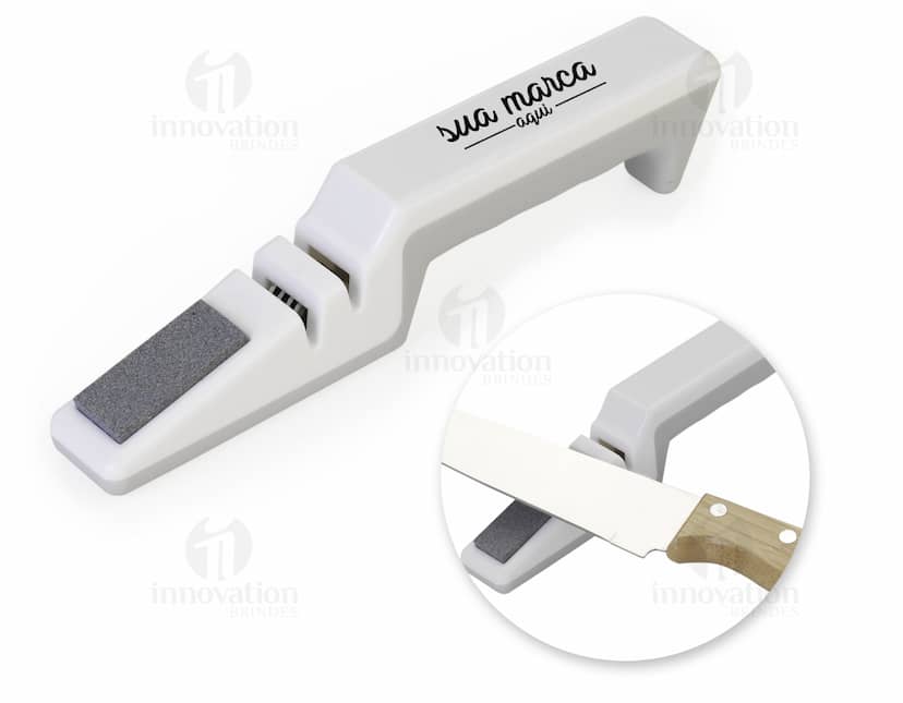 Kit com 6 porta copos em formato quadrado e em cores variadas, sendo uma opção prática e colorida para proteger a superfície de móveis.