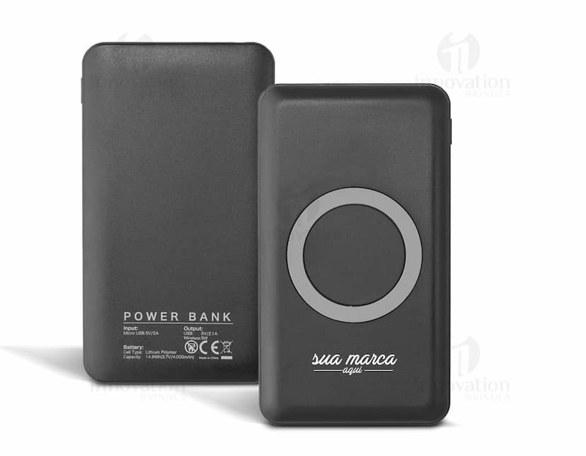 Bateria portátil e carregador de 4000mAh em cor preta, com cabo USB embutido e indicadores LED de nível de bateria.