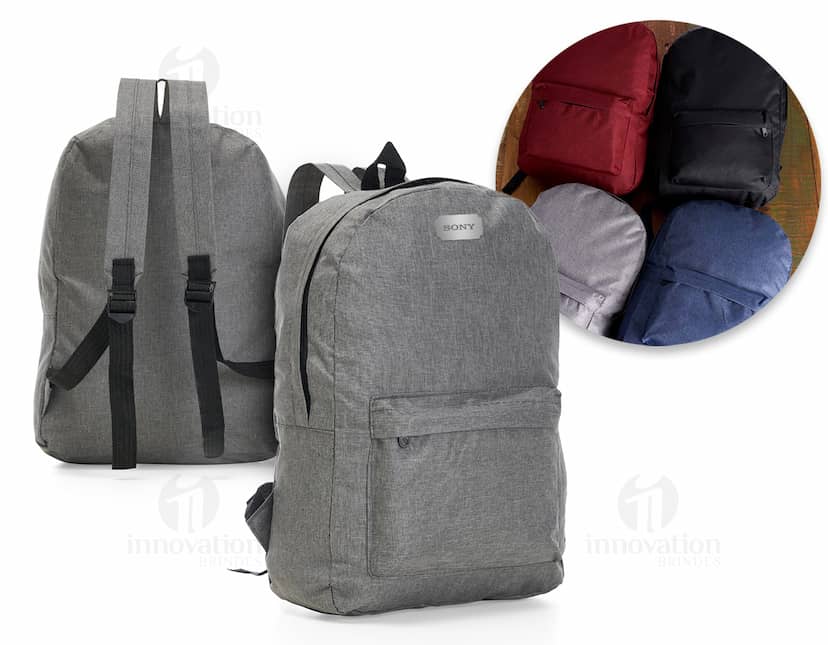Mochila de 14 litros em couro, perfeita para os amantes de moda e estilo. Seja para o dia a dia casual ou para um look mais clássico, esta mochila é o acessório ideal. Com design retro e detalhes em zíper, é perfeita para levar seus pertences com praticidade e elegância. Ideal para quem busca uma bolsa versátil e de alta qualidade. Aproveite para adquirir a sua e arrase no visual!