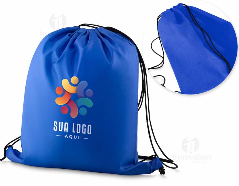 Porta copos em formato redondo, feitos de material resistente e com estampas coloridas variadas. O kit inclui 6 unidades.