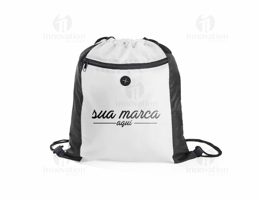 Mochila saco feita de poliéster com bolso com zíper.