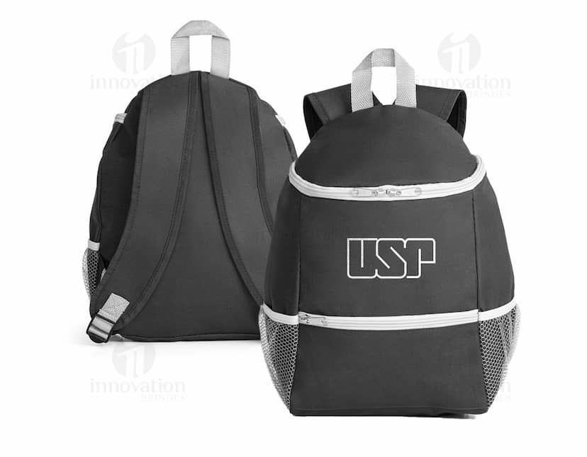 Mochila térmica 600D com bolso frontal e capacidade de 10 litros.