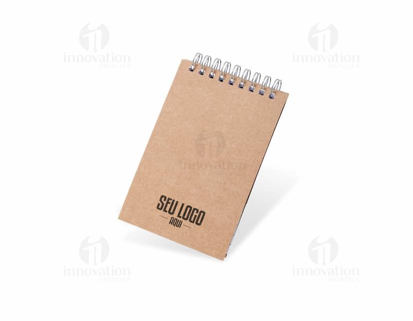 Kit com 6 porta copos em formato redondo e estampados com diversas imagens coloridas e divertidas.