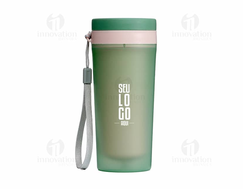 Kit com 6 porta copos em formato quadrado, feitos de madeira com estampa de folhas verdes em fundo branco.