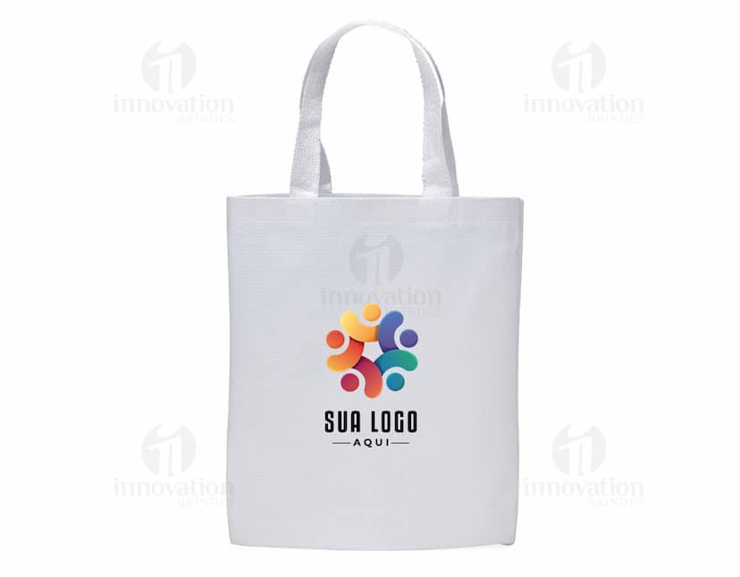 Produto: Kit com 6 porta copos. Três porta copos possuem estampa de flores coloridas e os outros três possuem estampa de folhas verdes. Os porta copos são redondos e feitos de material resistente.
