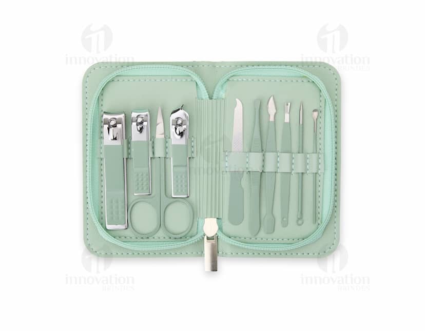 Kit Manicure 10 Peças: Conjunto contendo diversas ferramentas e utensílios para cuidados com as unhas, como tesoura, cortador de unha, empurrador de cutícula, entre outros itens.