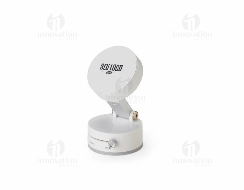 Conjunto brilhante e moderno de ícones e botões de design de computador em estilo web cartoon 3D, incluindo um feiticeiro, símbolo de seta, bola laranja e mão amarela com cursor pixelizado. A imagem também apresenta um homem de negócios em destaque, retratado em arte gráfica vibrante e colorida.