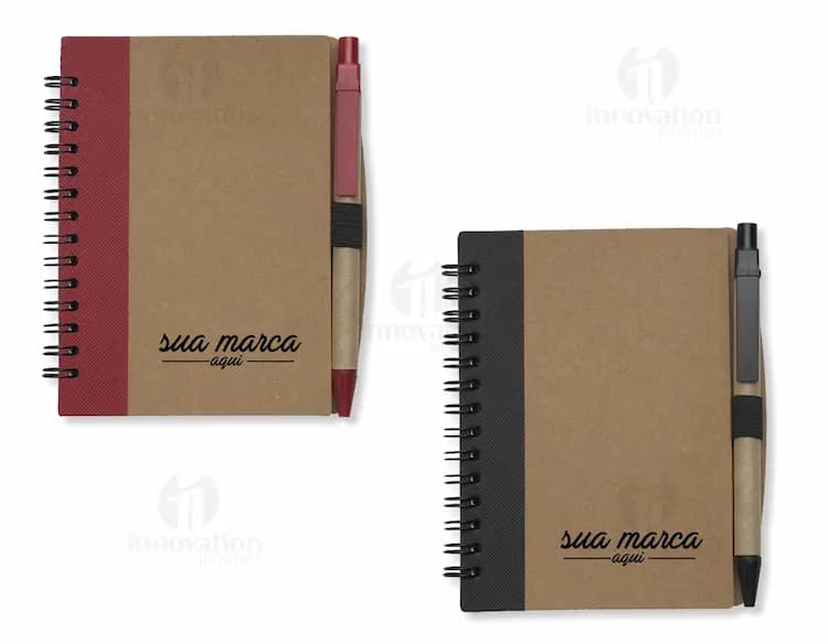 Bloco de anotações de papel kraft com capa marrom texturizada e borda envelhecida. O interior está em branco, pronto para receber mensagens e lembretes. O design vintage e grunge dá um toque retrô ao caderno. Ideal para uso no escritório, em casa ou na escola.