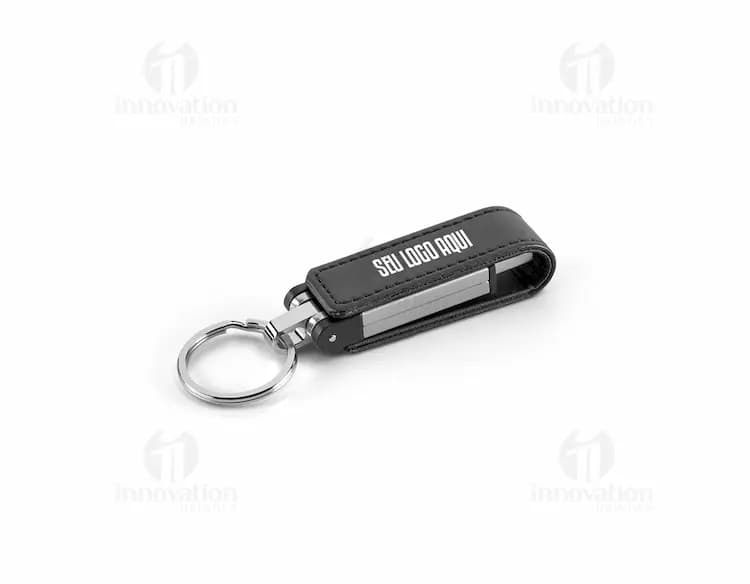 Pen drive de metal compacto com capacidade de 8GB.