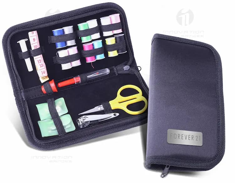 Kit Pen and Pencil - Size just for you!, contendo uma caneta e um lápis personalizados em um elegante estojo preto.