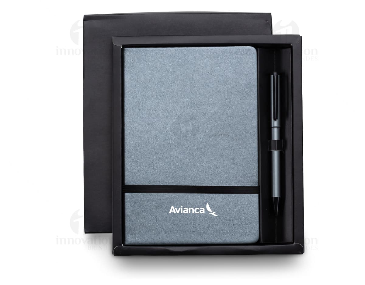 Kit com 6 porta copos em formato quadrado, em tons neutros e com estampas abstratas.