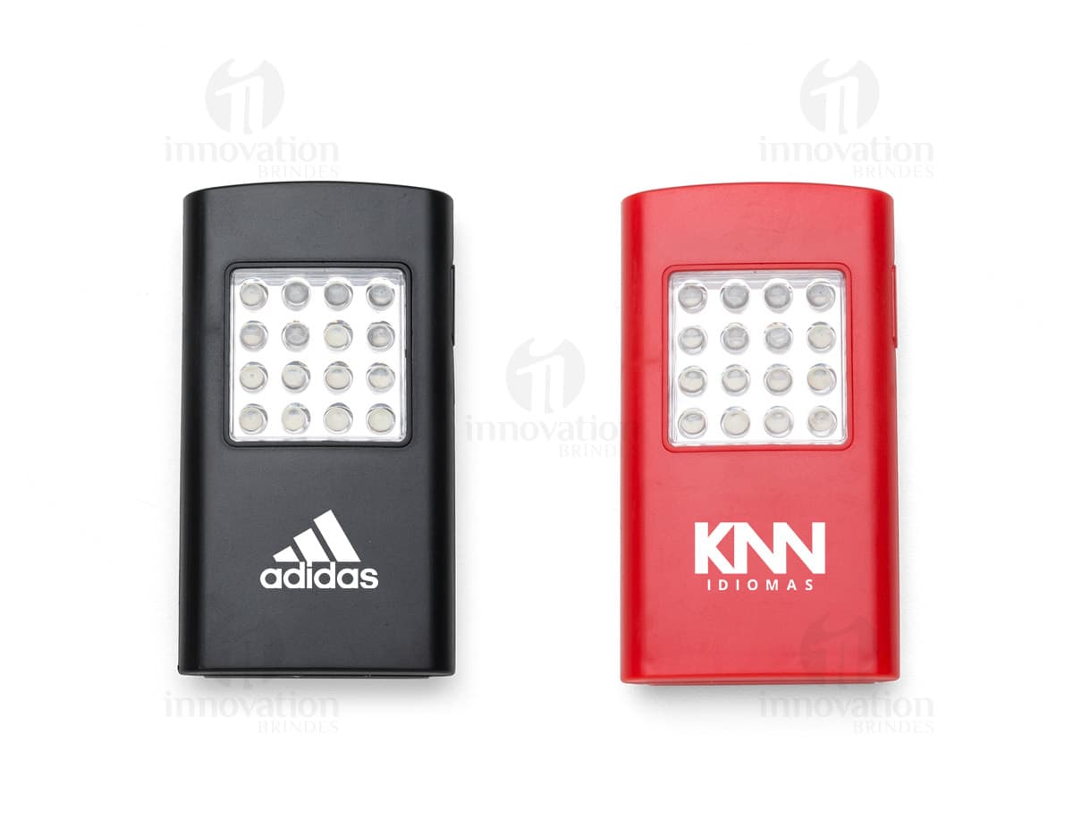 Kit Ferramentas com Lanterna e 26 Peças em fundo branco.