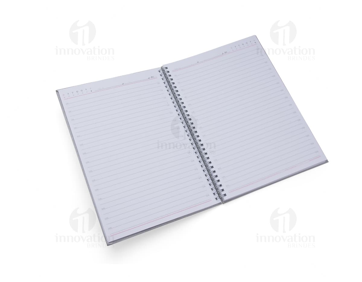 Caderno capa dura com 192 páginas.