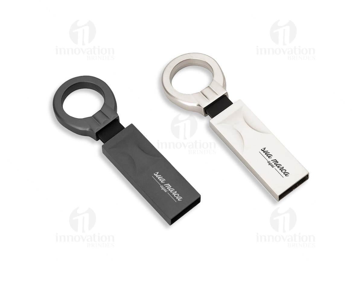 HUB COM USB - 01 preto com quatro portas USB e cabo integrado.