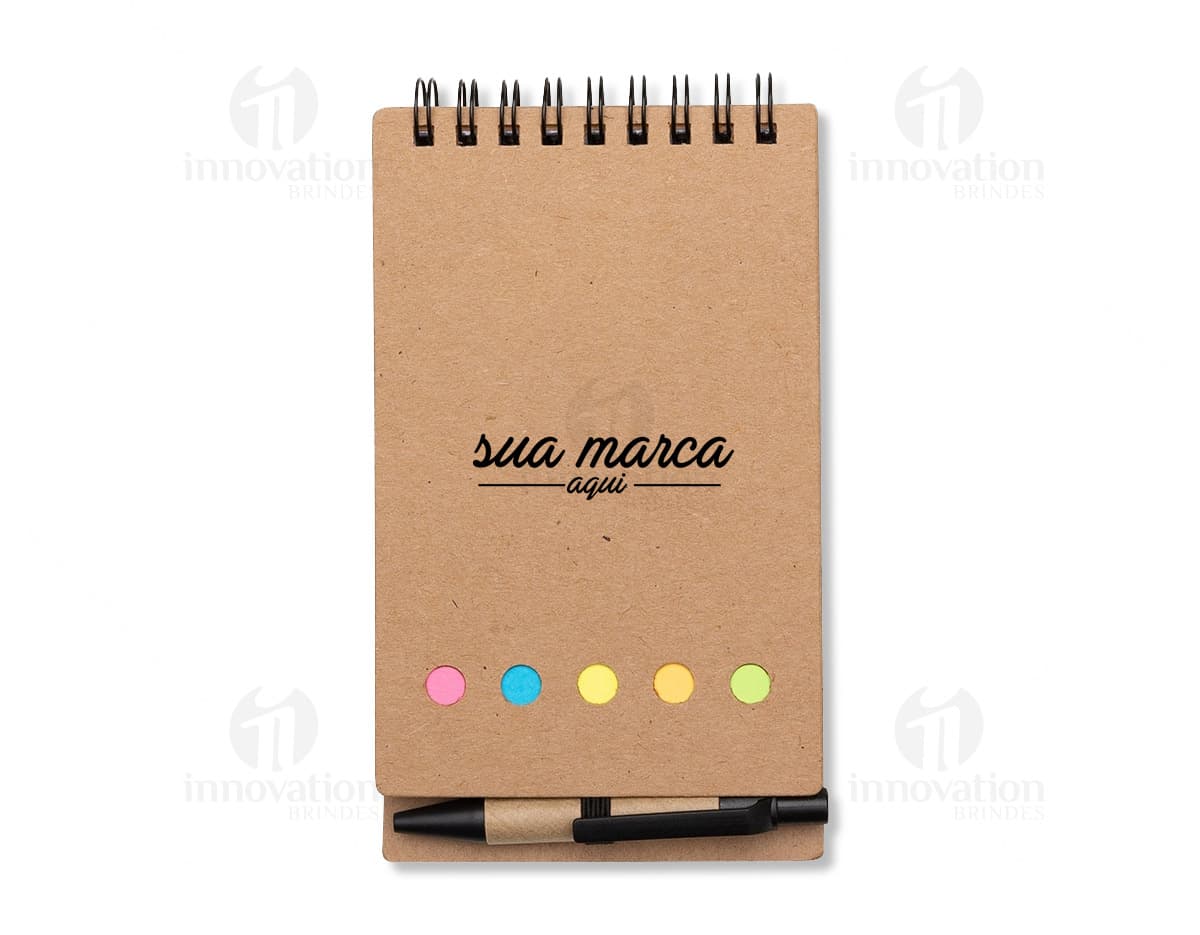 Kit com 6 porta copos em formato quadrado feitos de madeira com estampa de flores em tons de azul e branco.