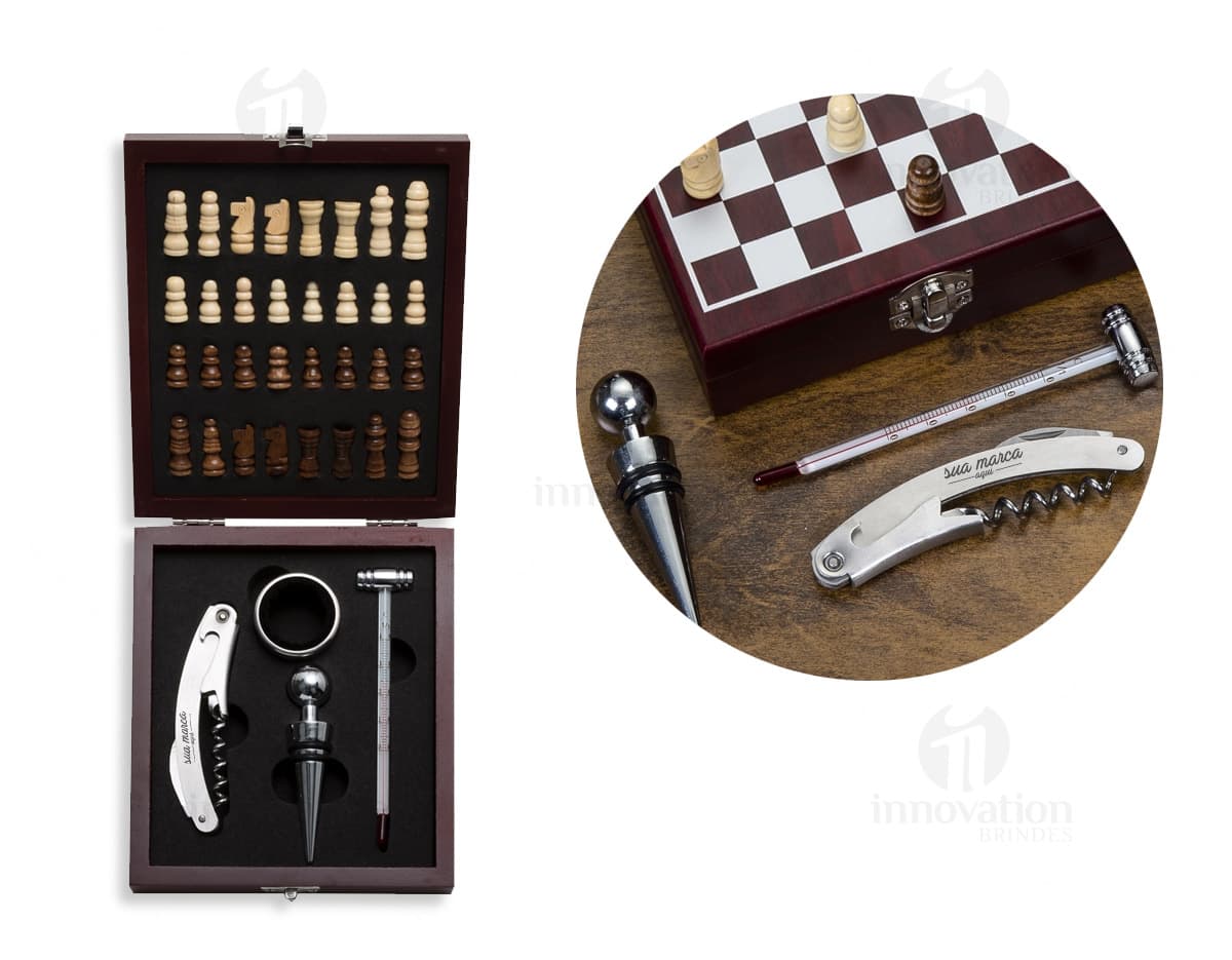 Caneta touch metal com detalhes pretos.