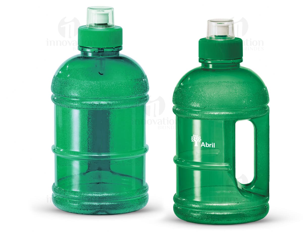 Squeeze plástico clássico - 500 ml, ideal para armazenar líquidos de forma prática e eficiente. Feito de plástico transparente, possui tampa e design clássico. Perfeito para manter-se hidratado ao longo do dia, seja no trabalho, na academia ou em viagens.