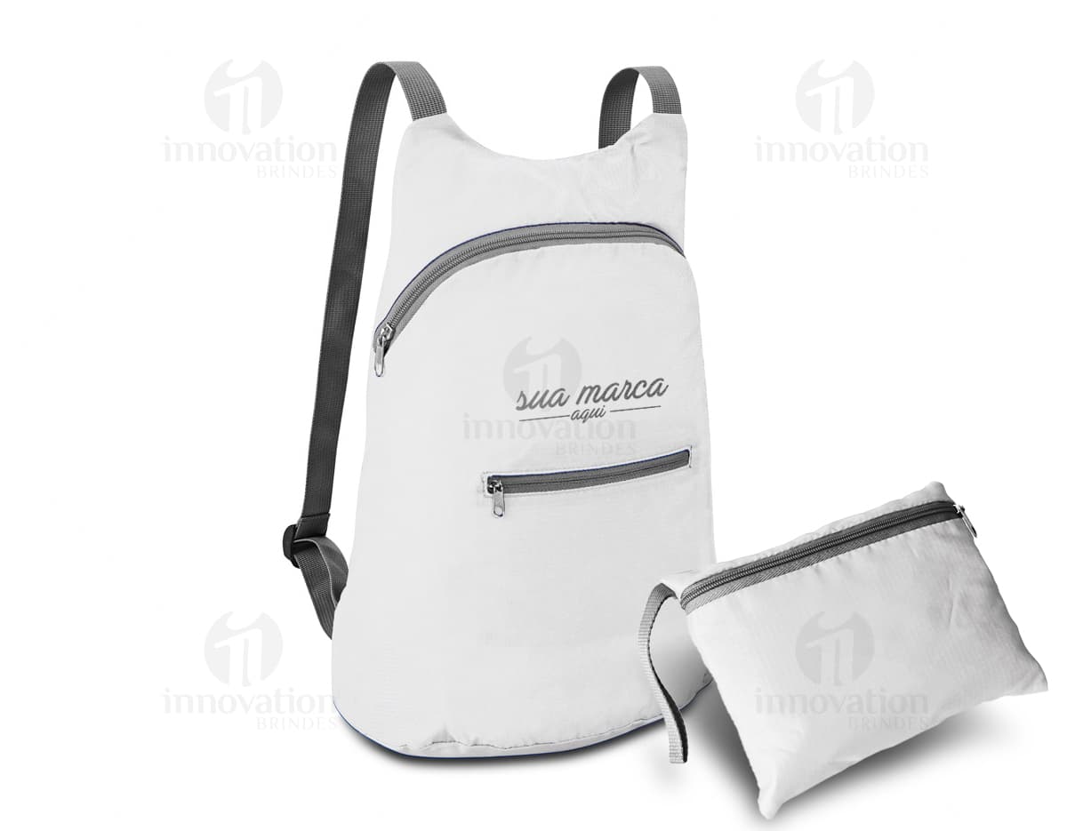 Kit com 6 porta copos em formato redondo, feitos de madeira e decorados com estampas coloridas.