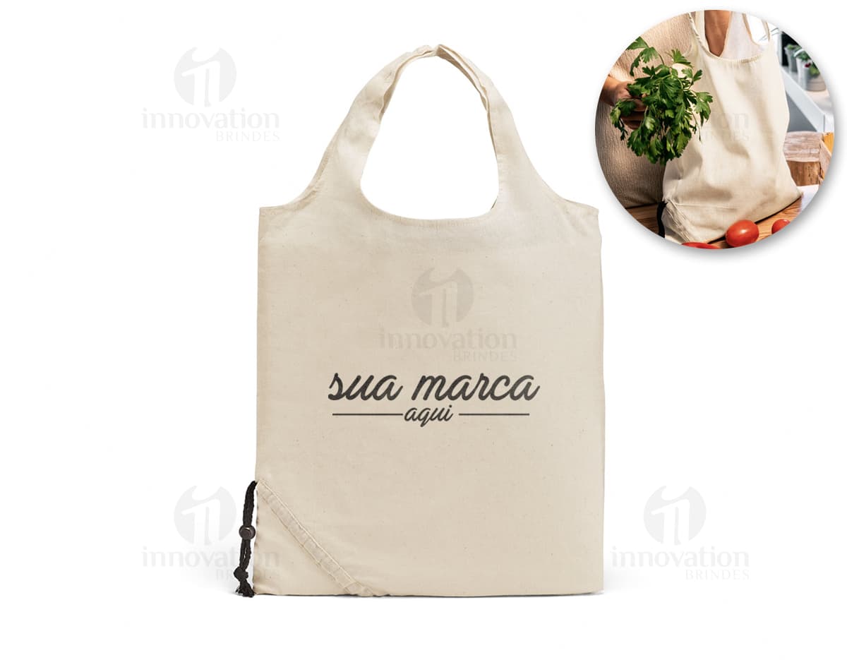 Sacola dobrável em rPET 370 x 420 mm na cor verde com alças pretas.