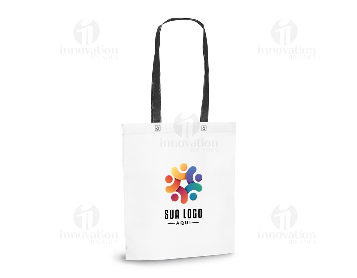 Sacola branca de tamanho 380 x 415 mm.