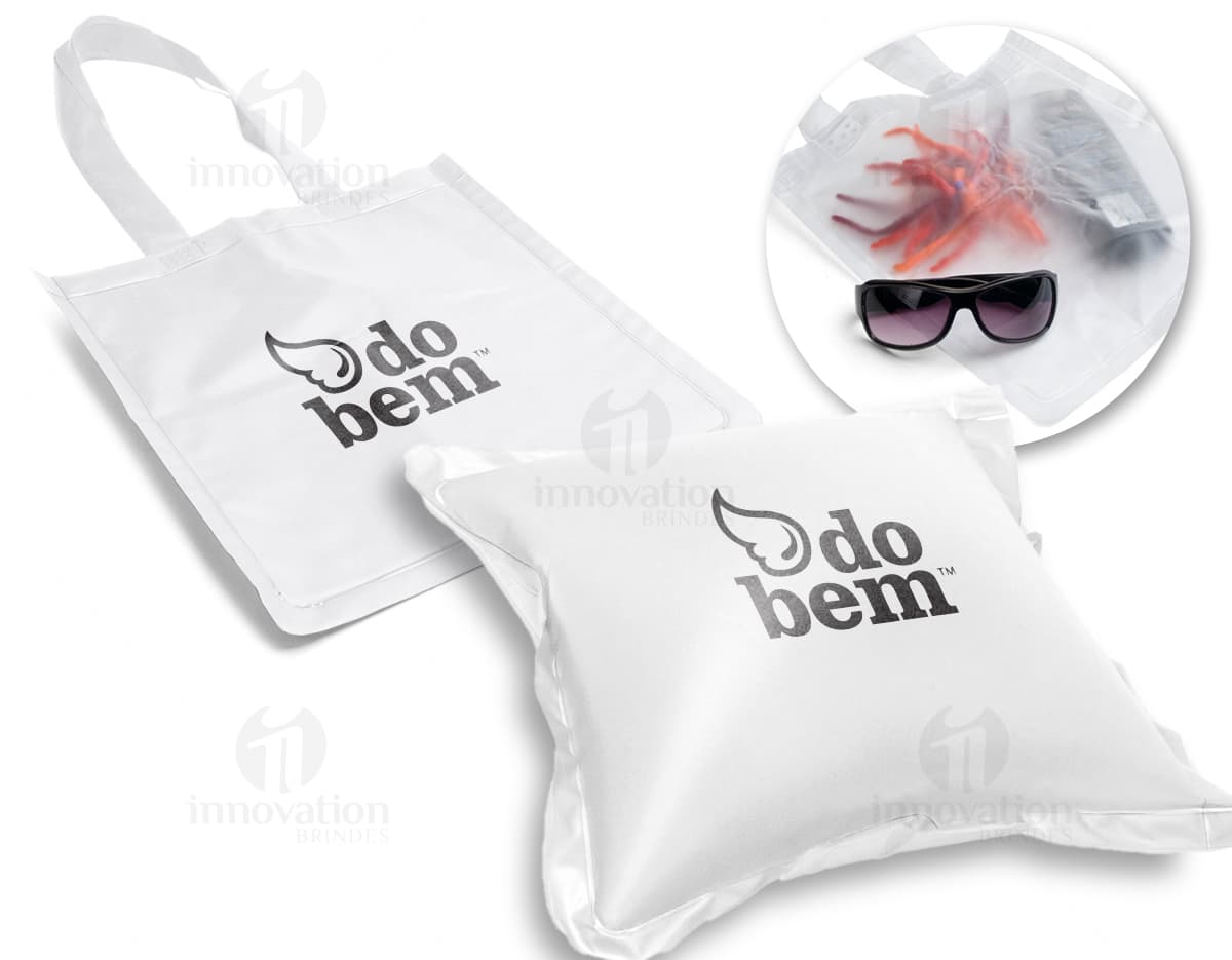 Sacola almofada inflável - perfeita para destacar sua marca em eventos e promoções! Feita de material resistente e inflável, essa sacola é ideal para chamar a atenção dos clientes. Seu design clean e moderno a torna uma excelente opção para destacar seus produtos e serviços. Aproveite a oferta especial de lançamento e garanta já a sua! Compre agora e promova sua marca com estilo e originalidade.