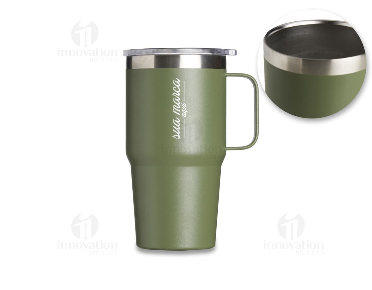Caneca Mixer vermelha com tampa preta e botão de ligar na lateral, sobre fundo neutro.