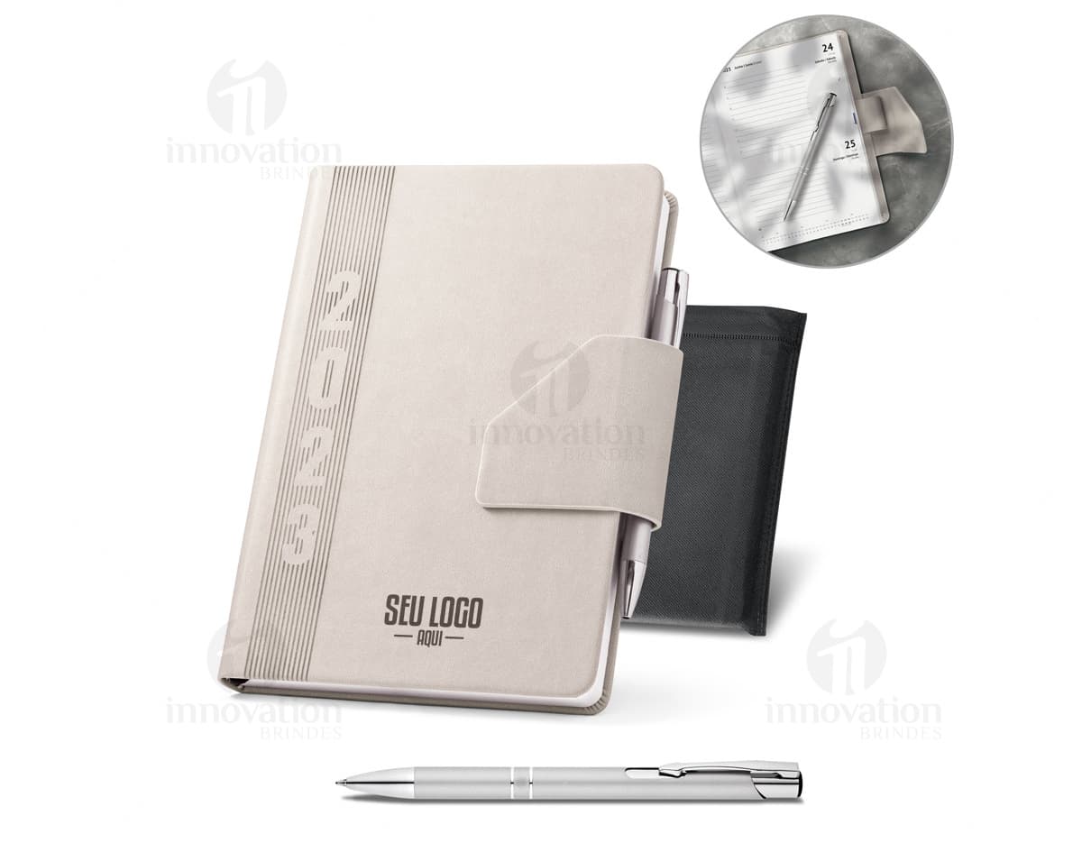 Agendas para o ano de 2024, com capa em couro sintético e fechamento em elástico. Disponíveis em diversas cores e tamanhos.