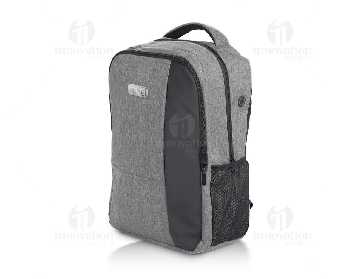 Mochila notebook preta de 17 polegadas com múltiplos bolsos e compartimentos organizadores.