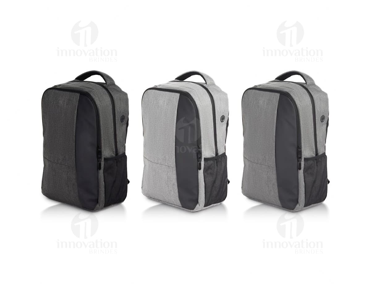 Mochila notebook preta de 17 polegadas com múltiplos bolsos e compartimentos organizadores.