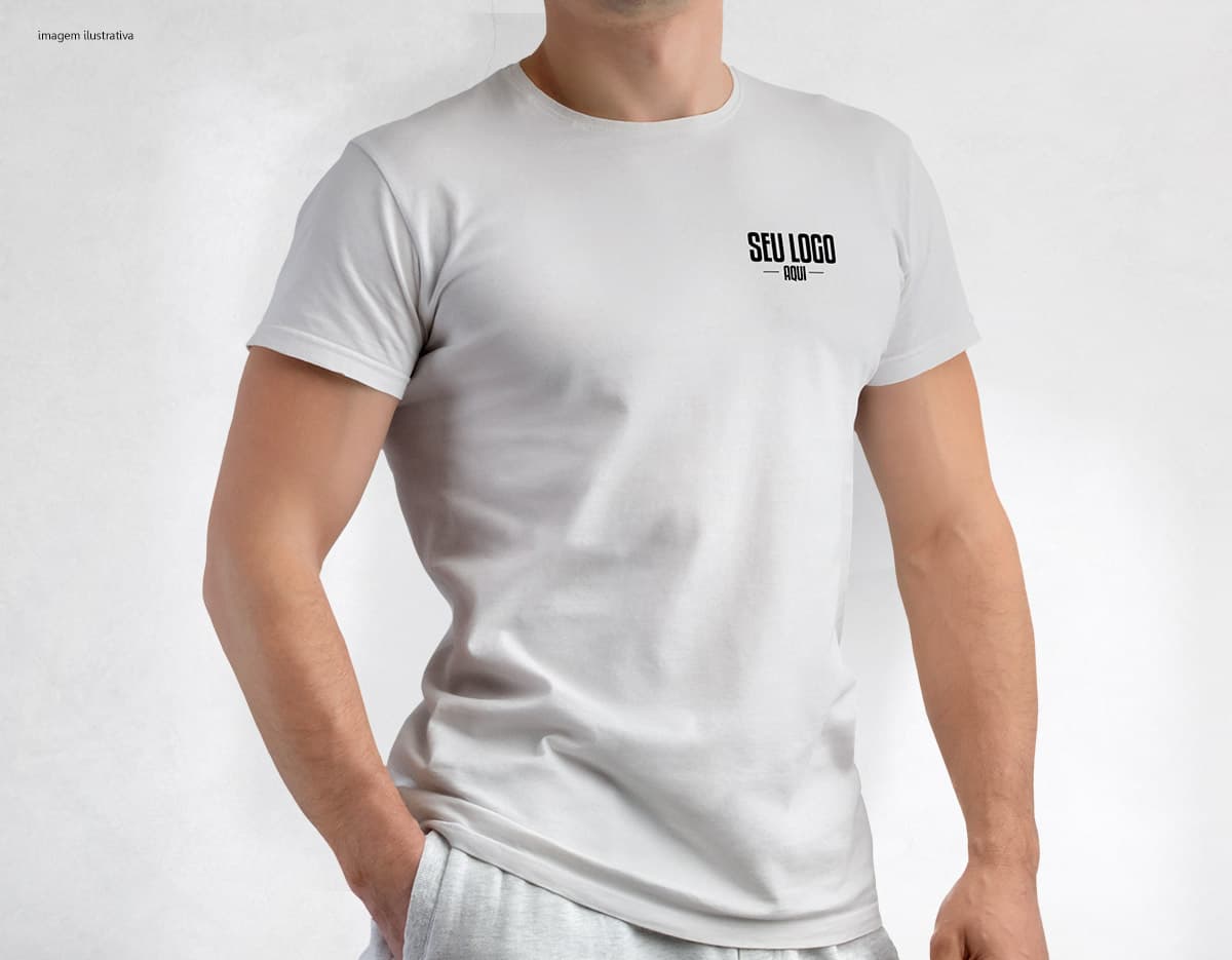 Camiseta feminina cinturada de poliéster em cor azul, com decote em V e mangas curtas. A peça possui caimento ajustado ao corpo e detalhe de amarração na cintura.