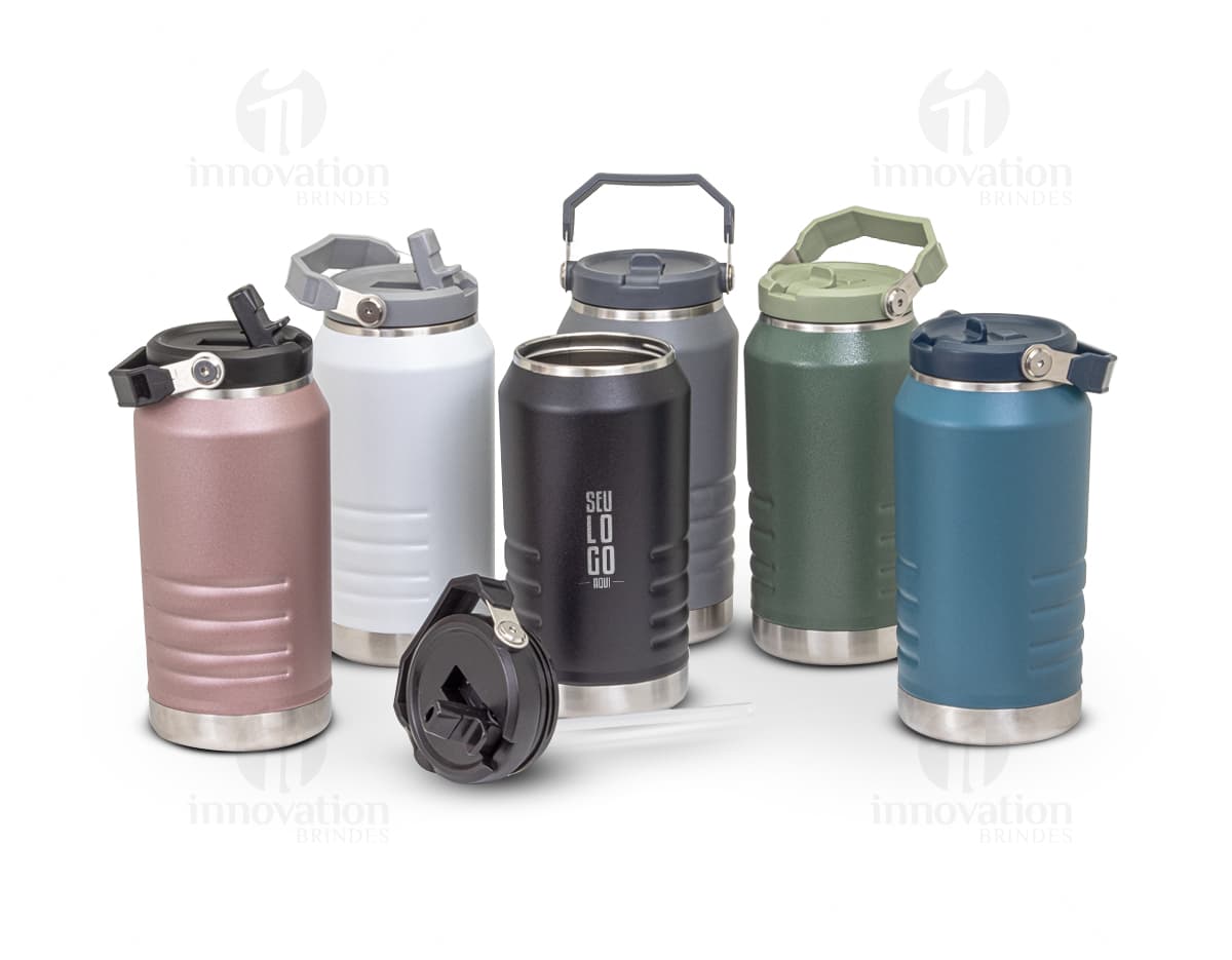 Garrafa térmica de 500ml em aço inoxidável com acabamento fosco.