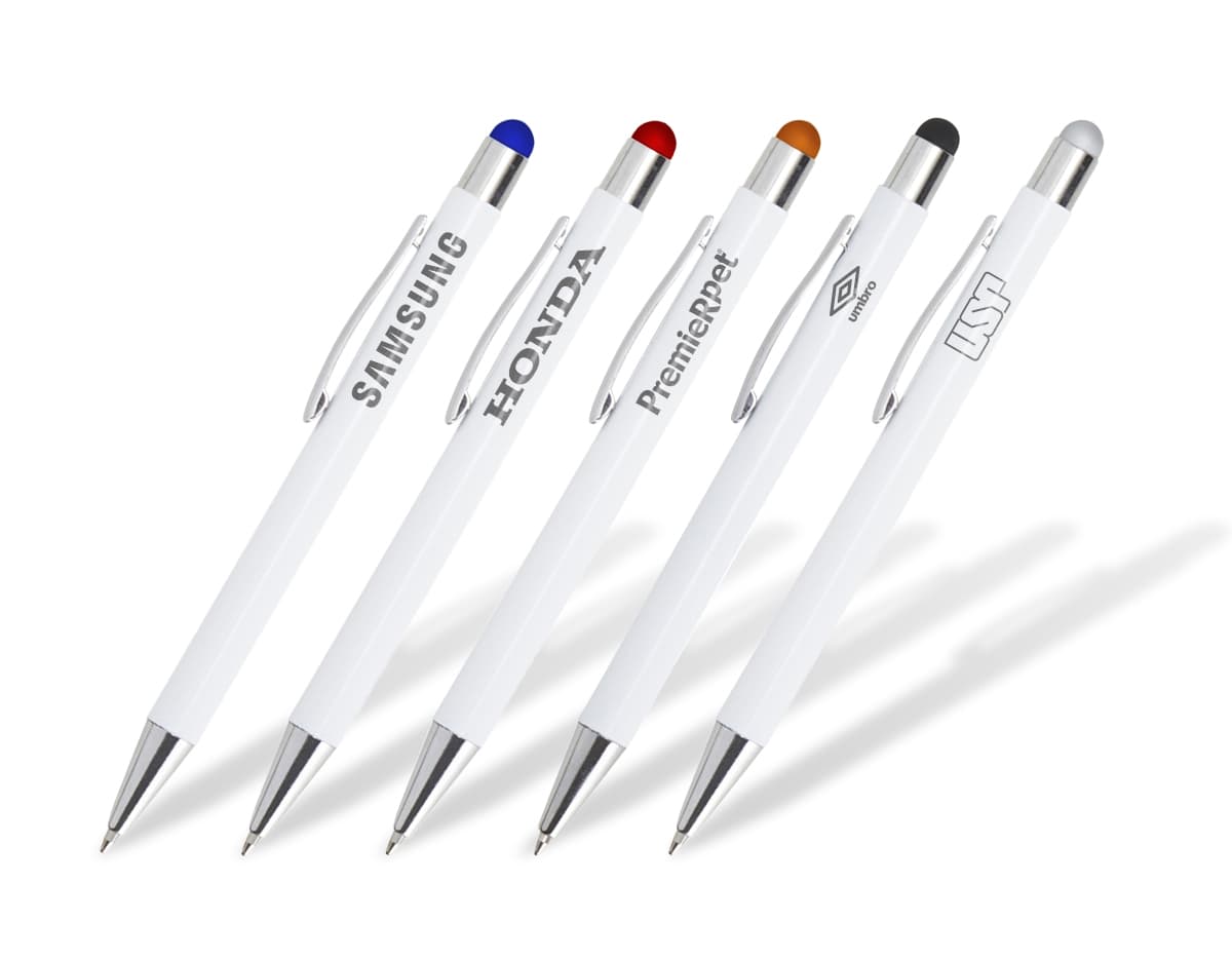 Kit com 6 porta copos em formato circular, com estampas coloridas e desenhos variados. Os porta copos são feitos em material resistente e possuem acabamento brilhante.